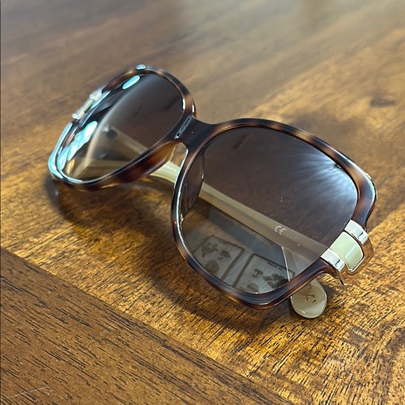 Tortoise Shell Sunglasses - Picture 2 of 5